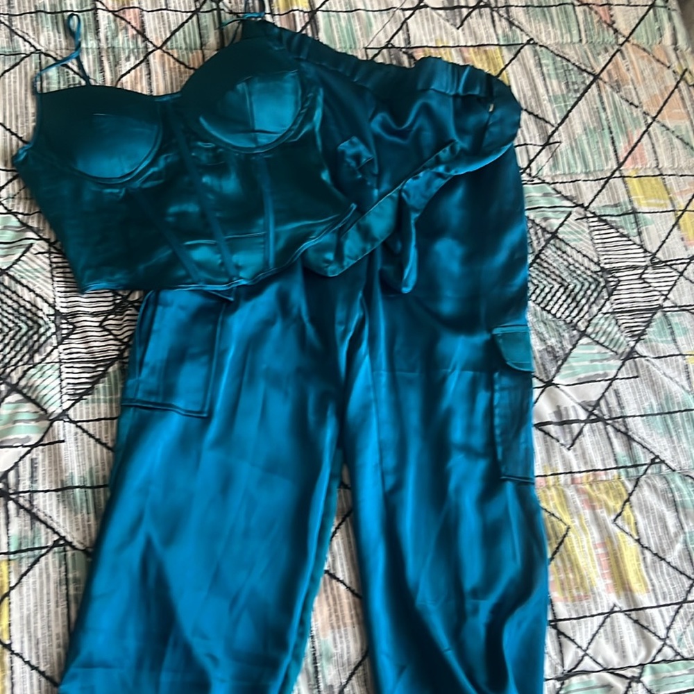 EUC Sincerely Jules Teal Satin cargo pants and corset top set. 💚💙💚🩵